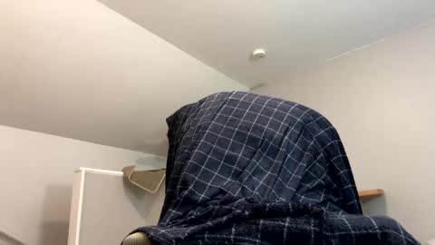 pretty_boy321 online show from December 11, 5:00 am