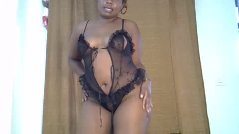 prettymel_ online show from March 5, 10:44 am
