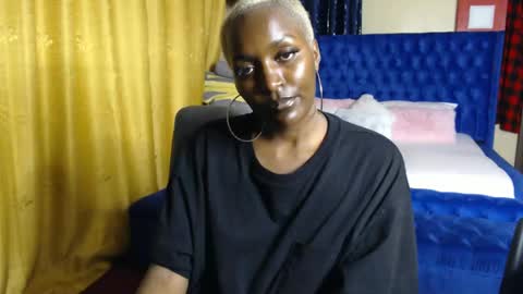 Snapshot of prettyquee chatting on January 17, 7:27 pm sasha online show from January 17, 7:27 pm