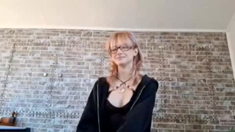 Stella online show from April 5, 8:11 am