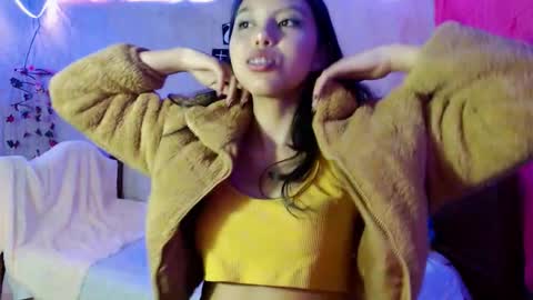  Elia  online show from November 8, 10:46 pm