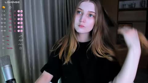 princessaalicc online show from December 1, 2:15 pm