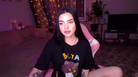 princessamira1 online show from December 5, 5:22 pm