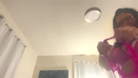 Queenie online show from November 30, 11:56 pm