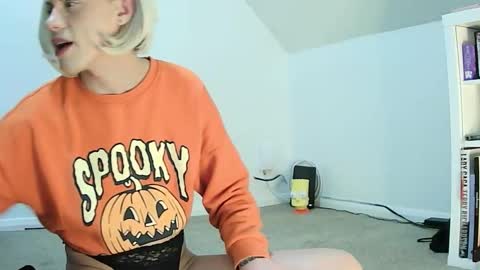 KCGREY online show from September 19, 9:07 pm