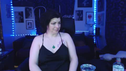 PenneyLayne online show from April 3, 12:01 pm