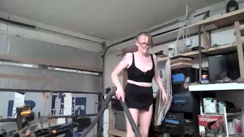 Properfuct online show from June 4, 5:57 am