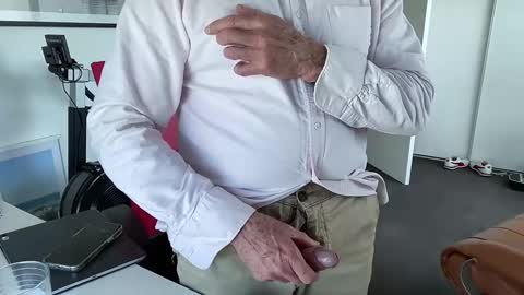 Snapshot of puffiest chatting on December 4, 1:08 am puffiest online show from December 4, 1:08 am