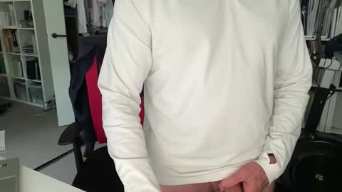 Snapshot of puffiest chatting on October 31, 7:36 pm puffiest online show from October 31, 7:36 pm