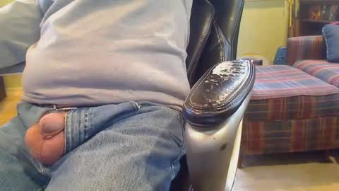 pulltoy1 online show from January 22, 5:38 pm