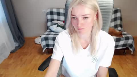 Polly online show from April 25, 2:14 pm