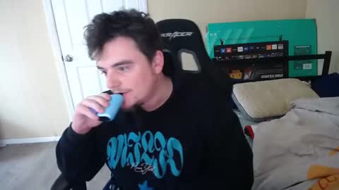 pumpkin_smash69 online show from April 2, 5:31 pm