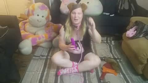 puppygirllovestobeg online show from June 28, 7:37 am