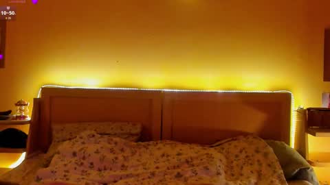 Snapshot of purpurmonstr chatting on October 9, 9:31 pm Purpura online show from October 9, 9:31 pm