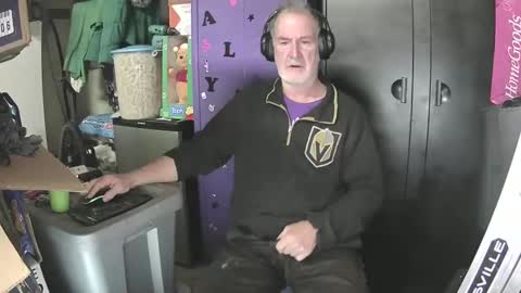 Snapshot of pussy_licker0127 chatting on December 20, 4:14 pm Mark online show from December 20, 4:14 pm