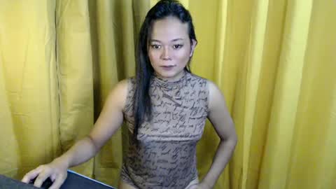 queen_ennah online show from June 15, 4:04 am
