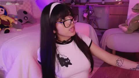 Snapshot of queen_gummy chatting on September 16, 2:02 am saloo online show from September 16, 2:02 am