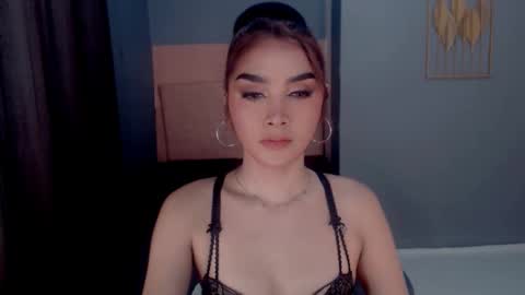 queenemeraldts online show from December 22, 1:56 am