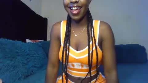 queenmavela_ online show from February 6, 7:49 pm