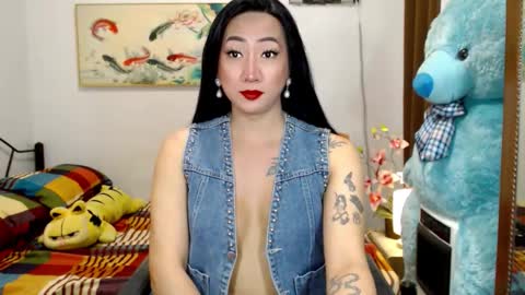 QUEEN online show from November 21, 6:55 am