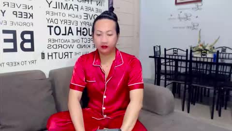 QUEEN online show from February 25, 7:01 am