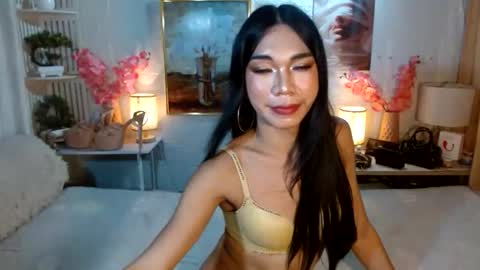 queennira online show from June 6, 7:36 am