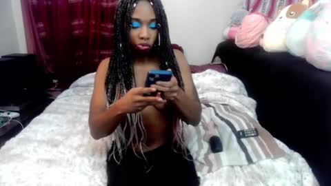Snapshot of queenofheartsfaerah chatting on February 15, 11:58 pm QueenOfHearts online show from February 15, 11:58 pm
