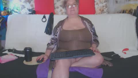 Snapshot of queenpammy chatting on October 21, 9:47 am QueenPammy online show from October 21, 9:47 am