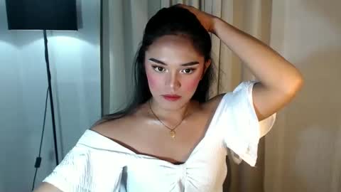 Your queenly yana online show from February 16, 5:59 pm