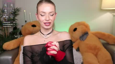 Nova Hollis online show from December 18, 9:26 am