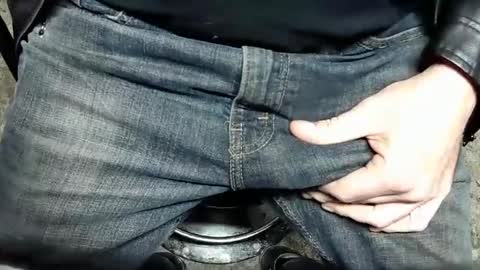 Snapshot of r27822204 chatting on January 6, 5:52 am r2424 online show from January 6, 5:52 am