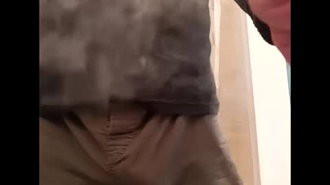 Snapshot of r27822204 chatting on December 8, 9:41 pm r2424 online show from December 8, 9:41 pm