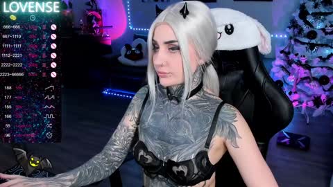 Snapshot of rachelqueen_ chatting on January 19, 12:50 pm  Miko Pleasee help me get 100 likes online show from January 19, 12:50 pm