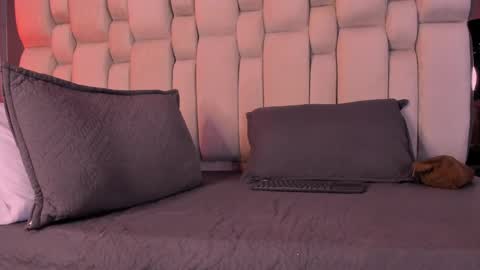 Radiant Naomi online show from April 18, 11:34 am