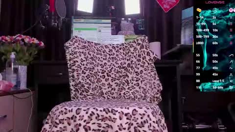 Laura online show from November 17, 3:42 am