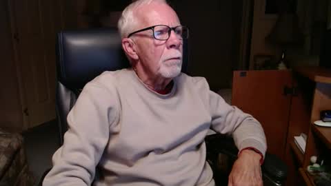 Snapshot of ranger1001 chatting on December 4, 10:02 pm ranger1001 online show from December 4, 10:02 pm