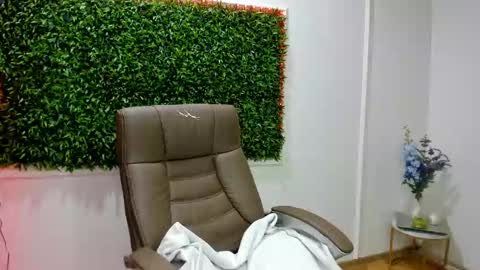 Rania online show from December 19, 11:27 am