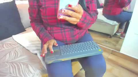 Raquel Moore  online show from February 3, 12:20 pm