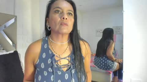 Raquel Moore  online show from March 12, 1:04 pm