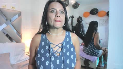 Raquel Moore  online show from November 3, 6:53 pm