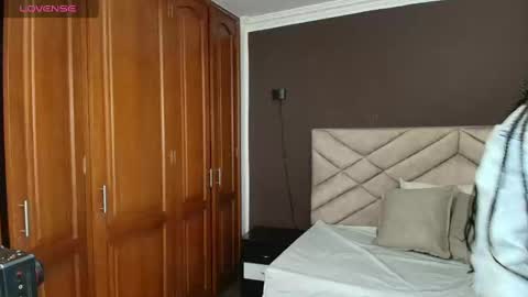 Raquel online show from October 17, 11:47 am