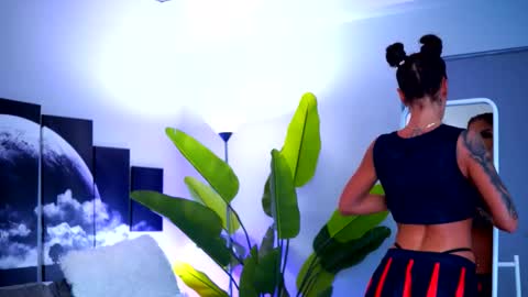 Raquelle online show from October 31, 10:15 am