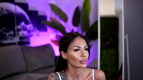 Raquelle online show from March 10, 11:03 am