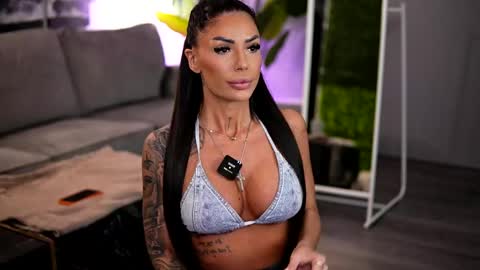 Raquelle online show from April 9, 8:53 am