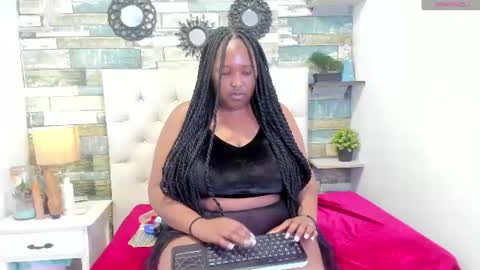 ravennova_ online show from June 29, 2:06 pm