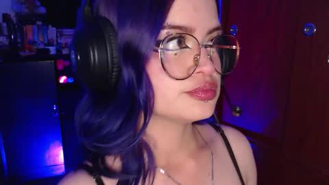 raventh_ online show from November 28, 11:45 pm