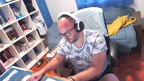 ravingr3d3 online show from April 14, 2:53 pm