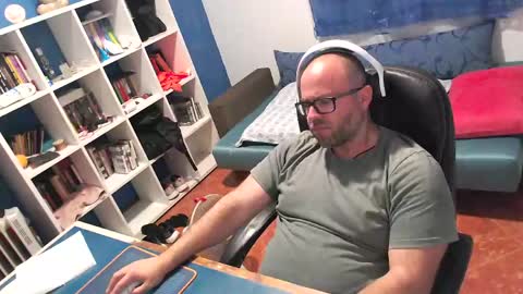 ravingr3d3 online show from May 31, 9:27 pm