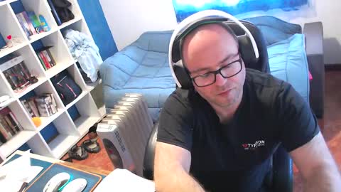 ravingr3d3 online show from March 30, 1:11 pm