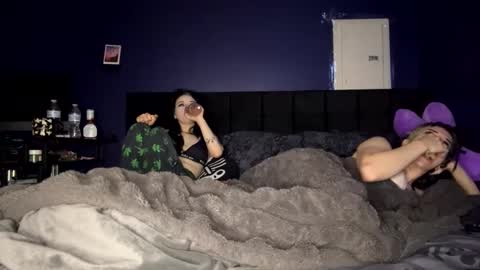 Ravyn and Nyx online show from November 17, 2:58 am